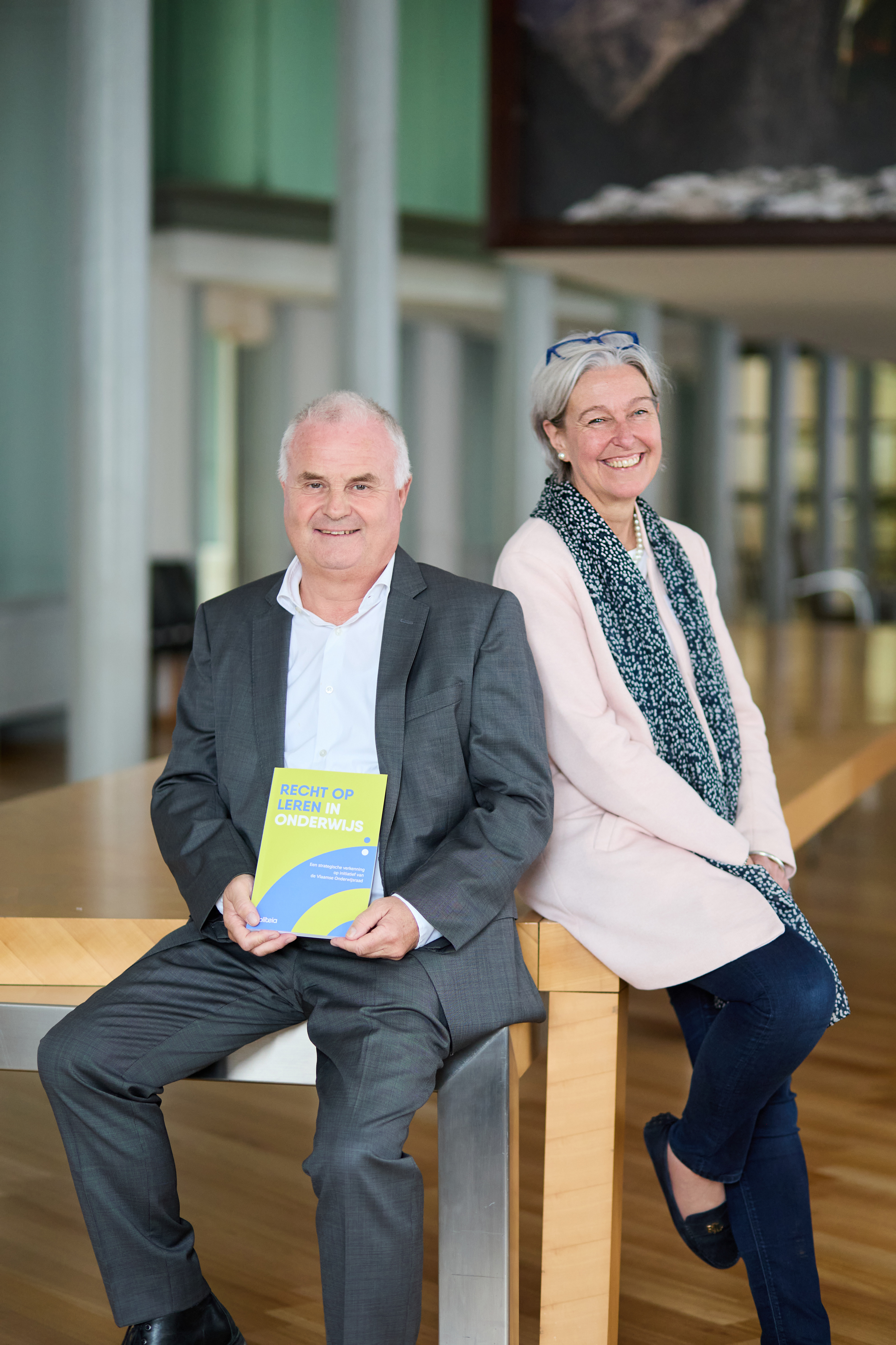 Luc Jansegers en Leen van Heurck stellen het boek 'Recht op leren in onderwijs' voor
