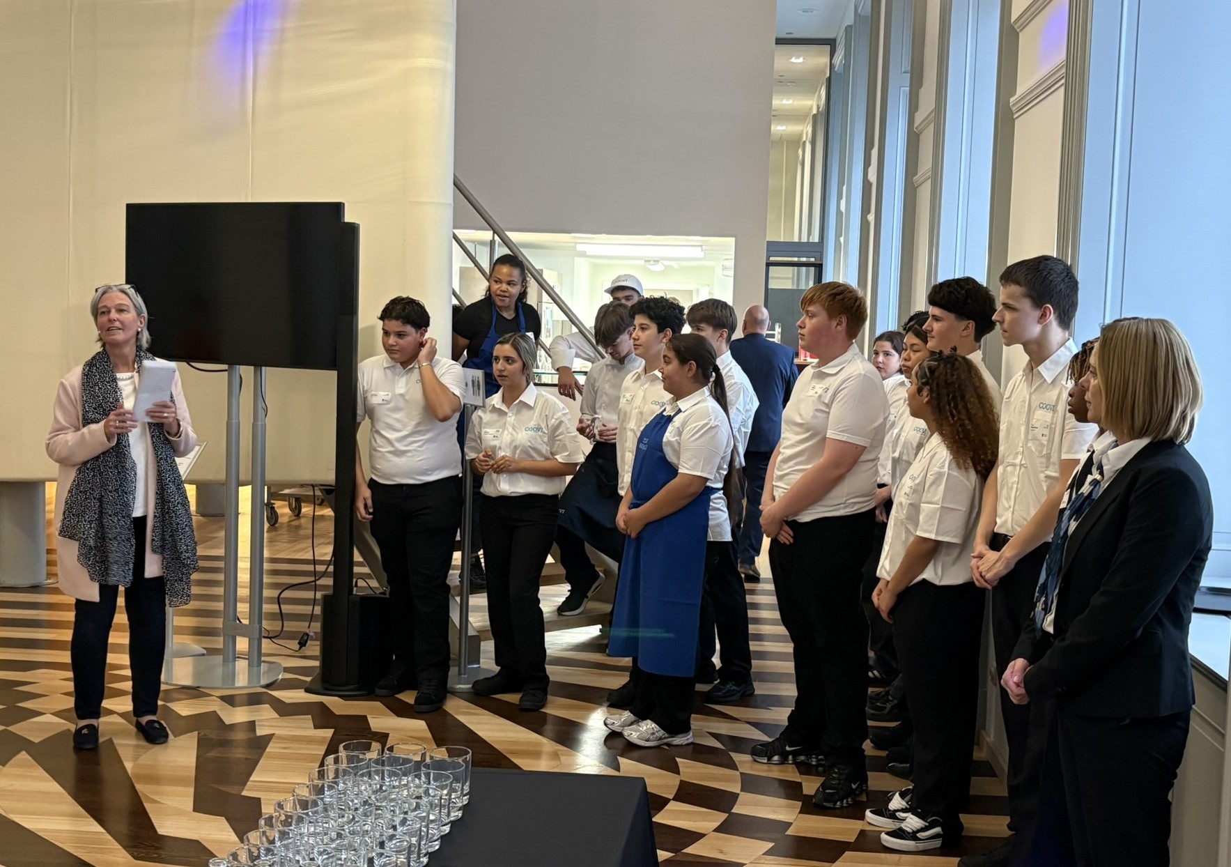 Leerlingen van hotelschool COOVI verzorgden de receptie op de Startdag 2026